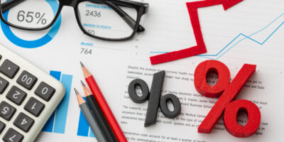 Voli cancellati, situazione aggiornata: ancora caos in Medio Oriente. Cosa fare? E perché i biglietti rischiano di diventare più cari